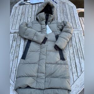 NWT Canada Goose Byward Parka in Smokey Sag